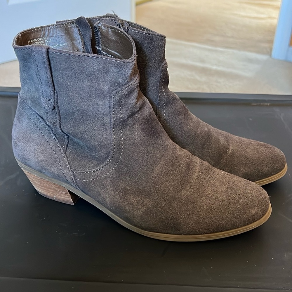 Size 9 Bass Chrissy boot, suede style. Gray